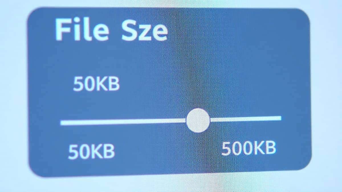 close up of file size selection interface showing options for 50KB 100KB 200KB 500KB with slider control